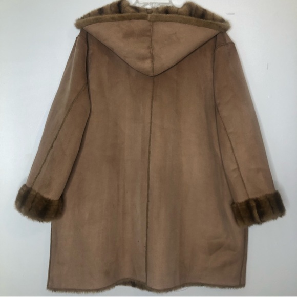 Jones New York Reversible Faux Fur Coat in Camel, size 2X. - Picture 2 of 14